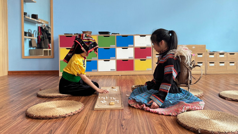 Các em nhỏ có cơ hội tham gia các trò chơi dân gian diễn ra tại sự kiện.