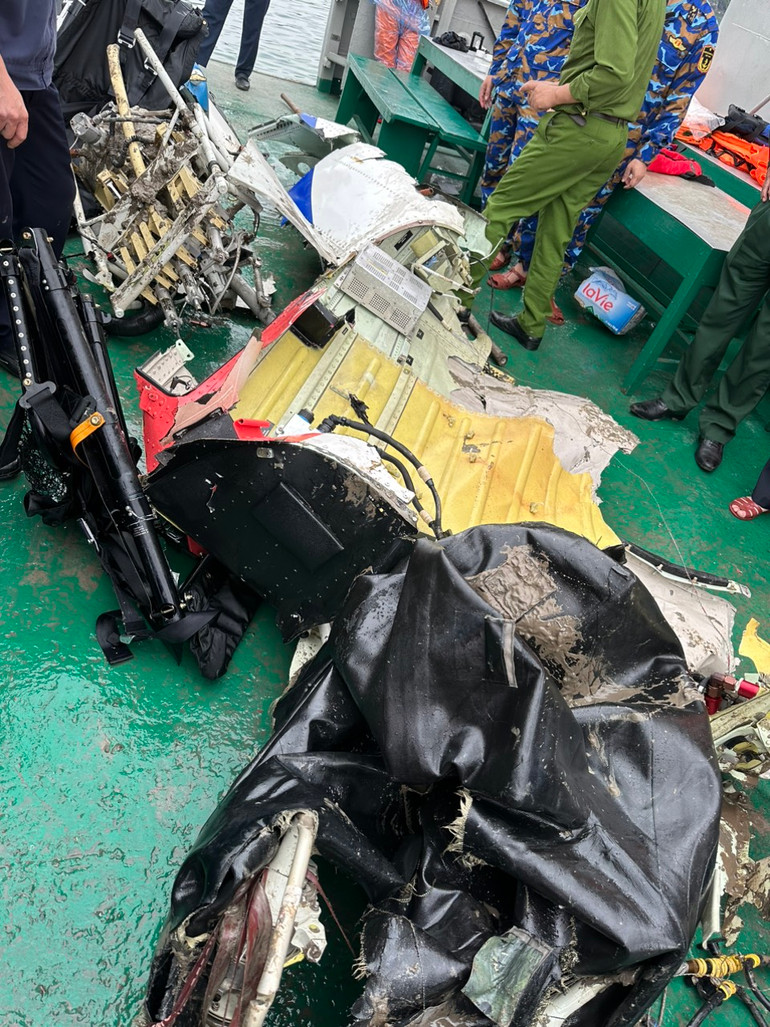 Phần ghế được trục vớt.