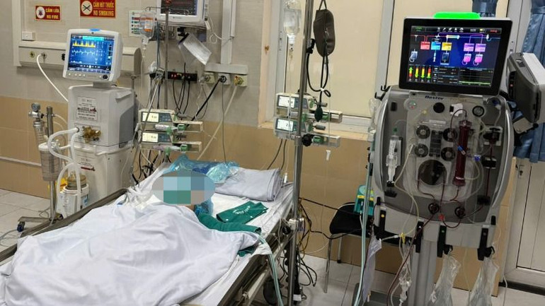 Bệnh nhi được lọc máu trong 40 giờ.