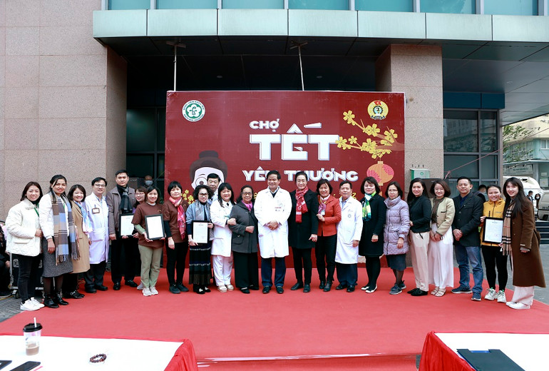 Các nhà tài trợ đồng hành cùng bệnh viện.