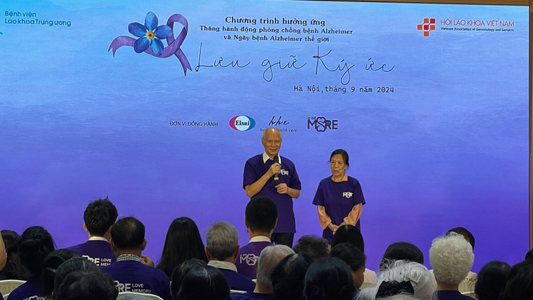 Ông Phạm Văn Hùng chia sẻ về cách chăm sóc người bệnh sa sút trí tuệ.