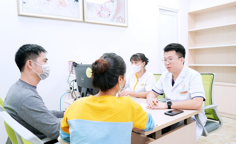 Bác sĩ chuyên khoa I Nguyễn Thành Trung, Trưởng Khoa Khám bệnh tư vấn vợ chồng hiếm muộn.