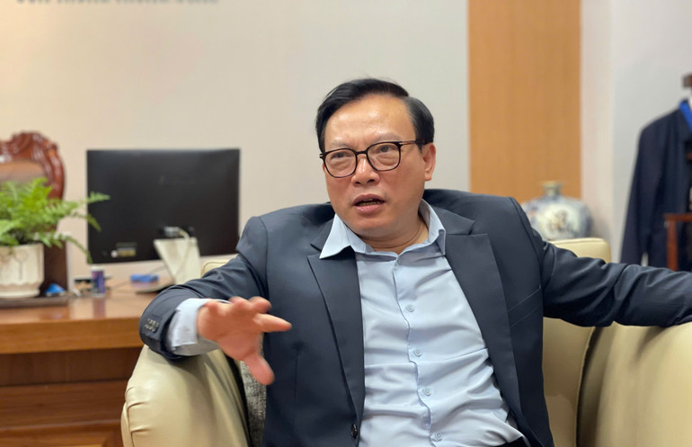 Bác sĩ Cảnh cho rằng cần tuyên truyền giáo dục nâng cao ý thức trong văn hóa ăn uống nhất là ở những người dân ở vùng có tập quán ăn sống, tái, dùng tiết canh; luôn ăn chín, uống sôi, nuôi thú cưng sạch sẽ.