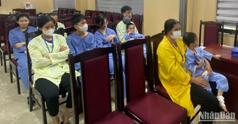 Các bé được phẫu thuật một tuần trước. Các bé được phẫu thuật một tuần trước.