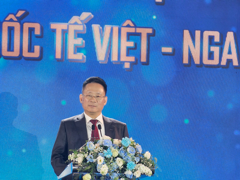 Ông Dương Chí Kiên, Chủ tịch Hội đồng quản trị Tập đoàn Y tế Việt-Nga phát biểu tại buổi lễ.