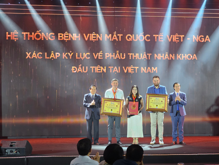 Hệ thống Bệnh viện Mắt Quốc tế Việt-Nga đã được tổ chức kỷ lục Việt Nam xác lập kỷ lục về phẫu thuật nhãn khoa.