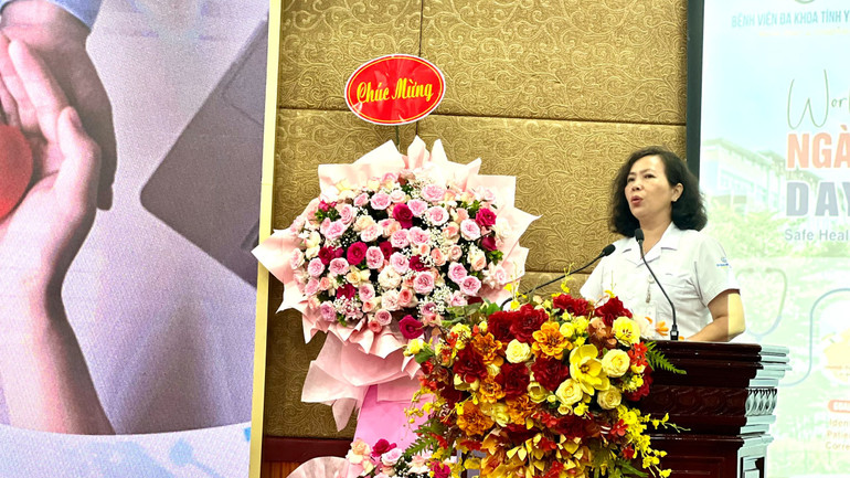 Tiến sĩ Trần Lan Anh, Giám đốc Bệnh viện Đa khoa tỉnh Yên Bái phát biểu.