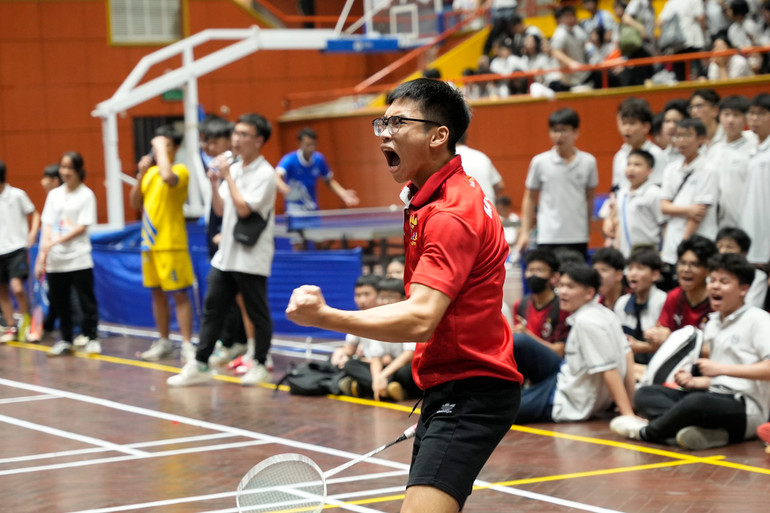 Phần thi đấu cầu lông kịch tính.