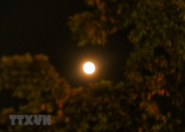 Nguyệt thực toàn phần diễn ra lúc 17 giờ 17 phút và kéo dài khoảng 85 phút. Nguyệt thực toàn phần diễn ra lúc 17 giờ 17 phút và kéo dài khoảng 85 phút.