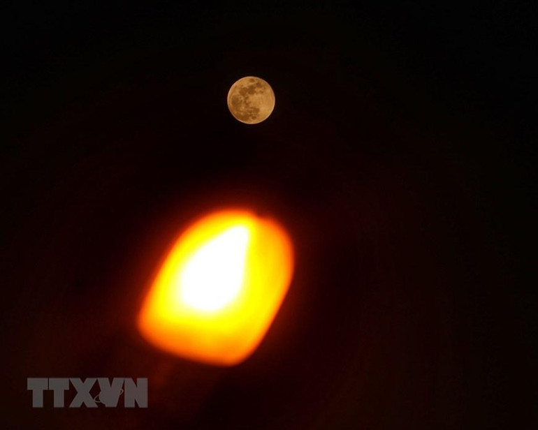 Nguyệt thực toàn phần trên bầu trời Hà Nội. Nguyệt thực toàn phần trên bầu trời Hà Nội.