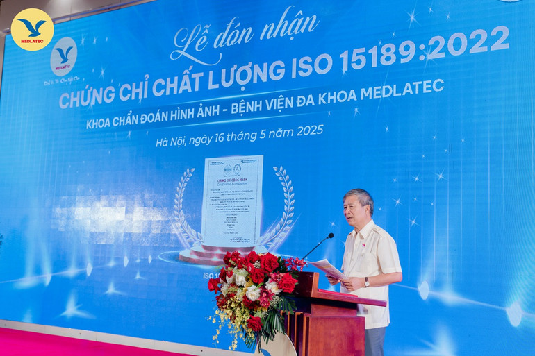 Giáo sư, Anh hùng lao động Nguyễn Anh Trí - Đại biểu Quốc hội khóa XIV, XV, Chủ tịch Hội đồng cố vấn Medlatec Group, Chủ tịch Hội đồng Khoa học công nghệ và đào tạo Medlatec Group phát biểu chúc mừng tại buổi lễ.