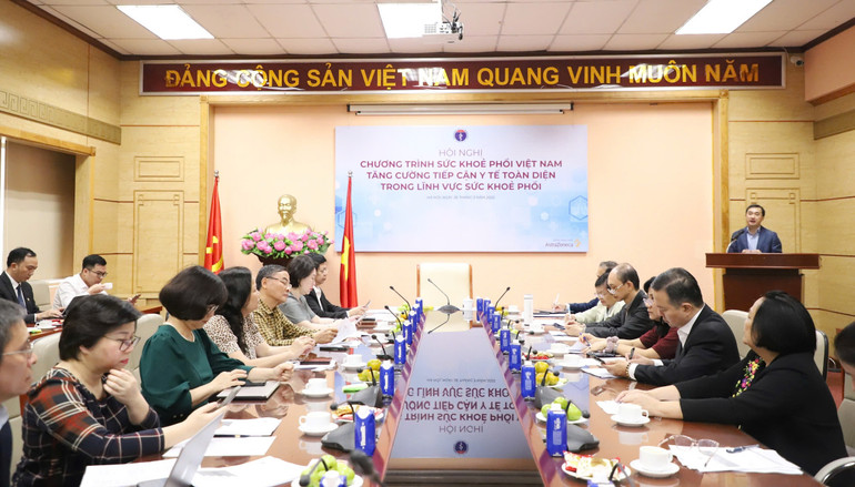 Hội nghị Chương trình tiếp cận sức khỏe phổi Việt Nam có sự tham gia của nhiều chuyên gia đầu ngành trong lĩnh vực phổi. Hội nghị Chương trình tiếp cận sức khỏe phổi Việt Nam có sự tham gia của nhiều chuyên gia đầu ngành trong lĩnh vực phổi.