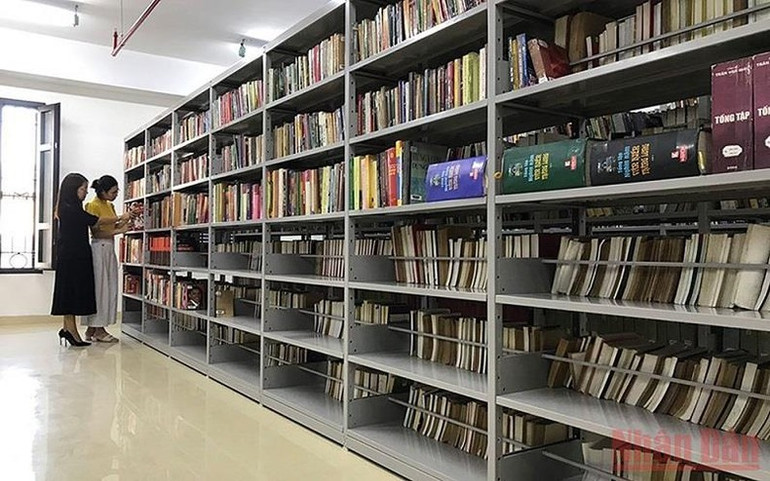 Thư viện tỉnh Thái Bình đang lưu trữ, bảo quản một số lượng sách, báo, tạp chí đồ sộ. Thư viện tỉnh Thái Bình đang lưu trữ, bảo quản một số lượng sách, báo, tạp chí đồ sộ.