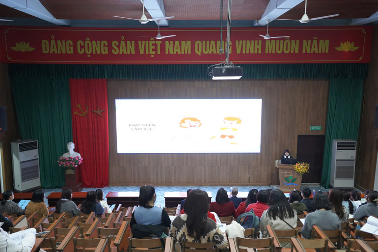 Nhiều hoạt động trị liệu vận động cho trẻ tự kỷ được chia sẻ tại chương trình để cha mẹ can thiệp cho con tại nhà.