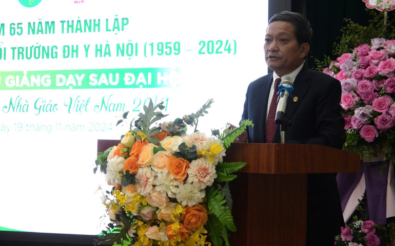 Tiến sĩ, bác sĩ cao cấp Đinh Văn Lượng, Giám đốc Bệnh viện Phổi Trung ương, Trưởng Bộ môn Lao và Bệnh phổi, Trường đại học Y Hà Nội phát biểu tại lễ kỷ niệm.