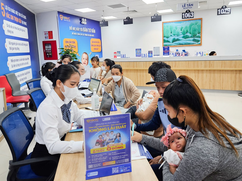 Gần 7.000 trẻ em và người lớn được tiêm phòng đầy đủ với gói hỗ trợ tiêm trước, trả tiền sau.