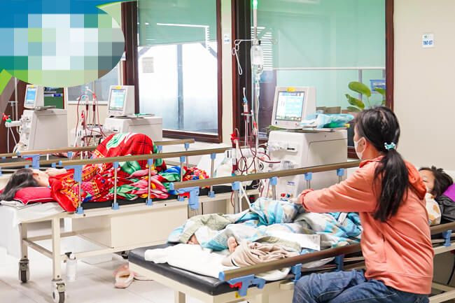 Các bệnh nhi suy thận giai đoạn cuối đang được điều trị tại Khoa Thận và Lọc máu, Bệnh viện Nhi Trung ương. Các bệnh nhi suy thận giai đoạn cuối đang được điều trị tại Khoa Thận và Lọc máu, Bệnh viện Nhi Trung ương.