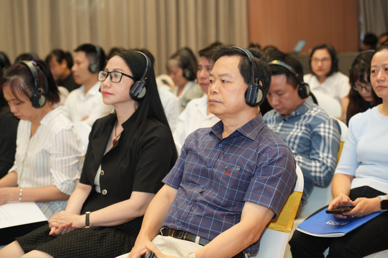 Các đại biểu tham dự hội thảo.