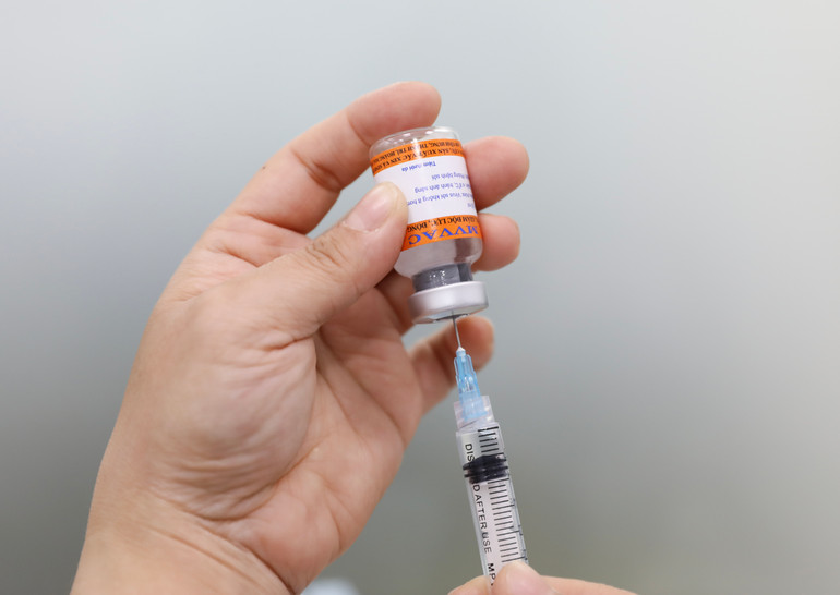 Vaccine phòng bệnh sởi.