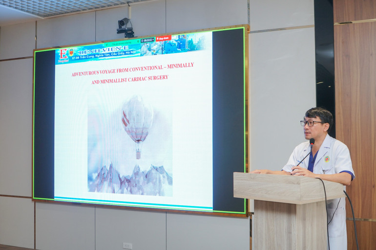 Tiến sĩ, bác sĩ Nguyễn Công Hựu, Giám đốc Bệnh viện E phát biểu.