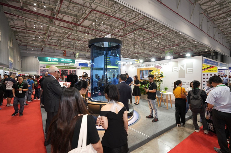 Triển lãm Quốc tế Thang máy – Vietnam Elevator Expo 2024 ghi nhận sự tham gia của đông đảo các doanh nghiệp quốc tế đang hoạt động trong lĩnh vực thang máy và phụ trợ.