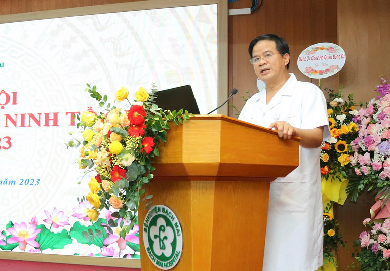 Phó Giáo sư, Tiến sĩ Đào Xuân Cơ, Giám đốc Bệnh viện Bạch Mai phát biểu tại chương trình. Phó Giáo sư, Tiến sĩ Đào Xuân Cơ, Giám đốc Bệnh viện Bạch Mai phát biểu tại chương trình.