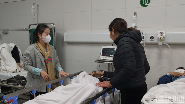 Các ca chấn thương nằm cấp cứu tại Bệnh viện Hữu nghị Việt Đức.