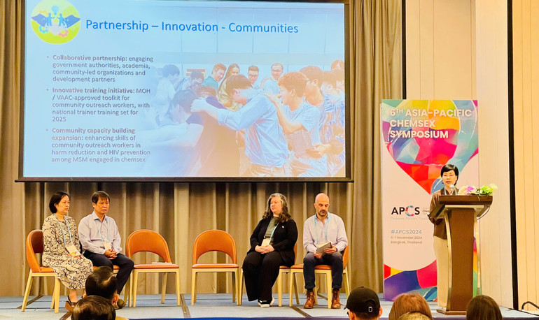 Các đại diện Việt Nam chia sẻ về bộ tài liệu đào tạo can thiệp chemsex dành cho tiếp cận viên cộng đồng của Việt Nam.