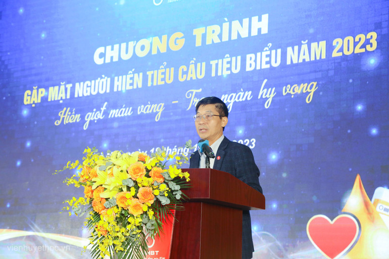 Tiến sĩ, bác sĩ Trần Ngọc Quế, Giám đốc Trung tâm Máu quốc gia, Viện Huyết học-Truyền máu Trung ương phát biểu tại buổi tôn vinh.