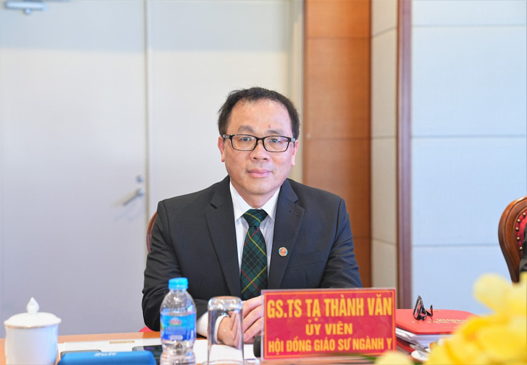 Giáo sư, Tiến sĩ Tạ Thành Văn, Bí thư Đảng ủy, Chủ tịch Hội đồng Trường đại học Y Hà Nội.