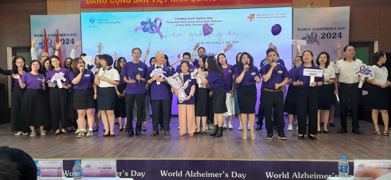 Người cao tuổi tham gia chương trình.