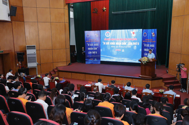 Toàn cảnh lễ phát động.