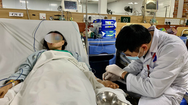 Bệnh nhân N.T.T bị suy hô hấp nặng.