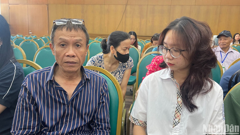 Hai bố con anh Vũ Chí Dũng an toàn sau vụ cháy, bình phục sức khỏe.