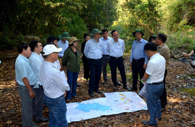 Đoàn công tác khảo sát thực tế tại vị trí dự kiến xây dựng công trình hồ chứa nước Ka Pét, huyện Hàm Thuận Nam, Bình Thuận.