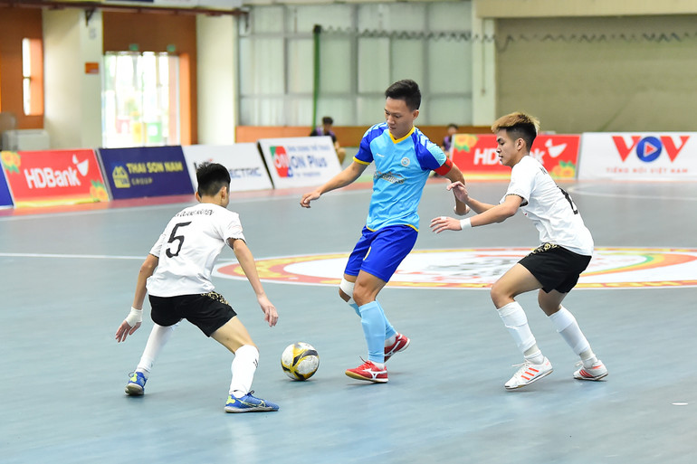 Tuy nhiên, với kinh nghiệm nhỉnh hơn, các cầu thủ Sanvinet Khánh Hoà không để đánh mất trận đấu trước đội chủ nhà với khí thế nhiệt huyết của tuổi trẻ.