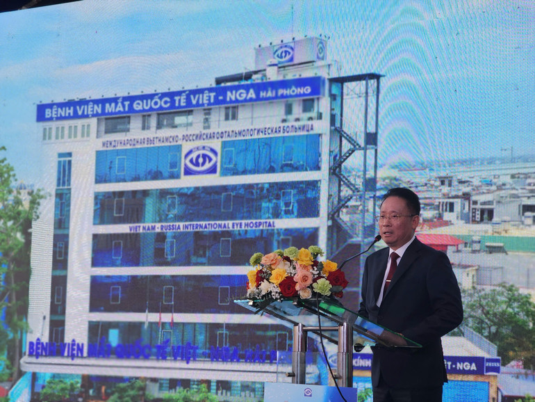 Ông Dương Chí Kiên, Chủ tịch Hội đồng Quản trị Tập đoàn Y tế Việt-Nga phát biểu.