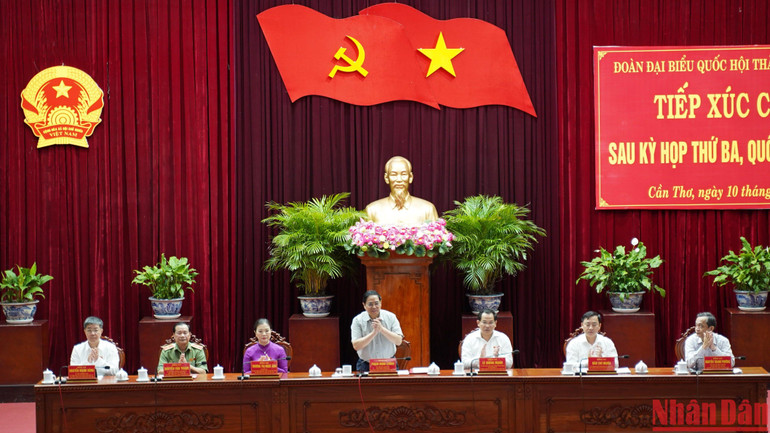 Thủ tướng Phạm Minh Chính giải đáp các kiến nghị, đề xuất của cử tri Cần Thơ.