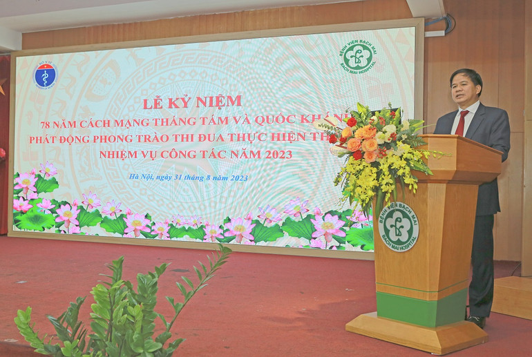 Phó Giáo sư, Tiến sĩ Đào Xuân Cơ, Giám đốc Bệnh viện Bạch Mai phát biểu.