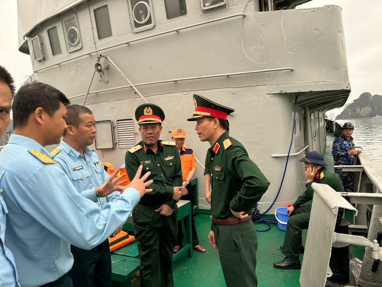 Các lực lượng tìm kiếm, cứu nạn đang nỗ lực tìm kiếm thi thể nạn nhân còn lại.