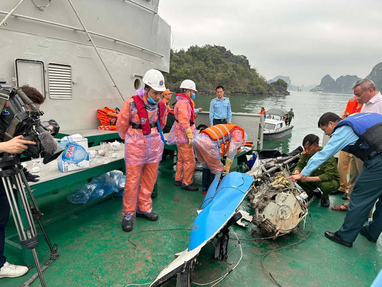 Toàn cảnh vụ máy bay trực thăng gặp nạn trên Vịnh Hạ Long ảnh 25