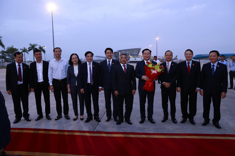 Đây đồng thời là chuyến thăm chính thức Philippines đầu tiên của Lãnh đạo chủ chốt ta trong năm 2022 và của Chủ tịch Quốc hội ta sau 16 năm. (Ảnh: DOÃN TUẤN/TTXVN)