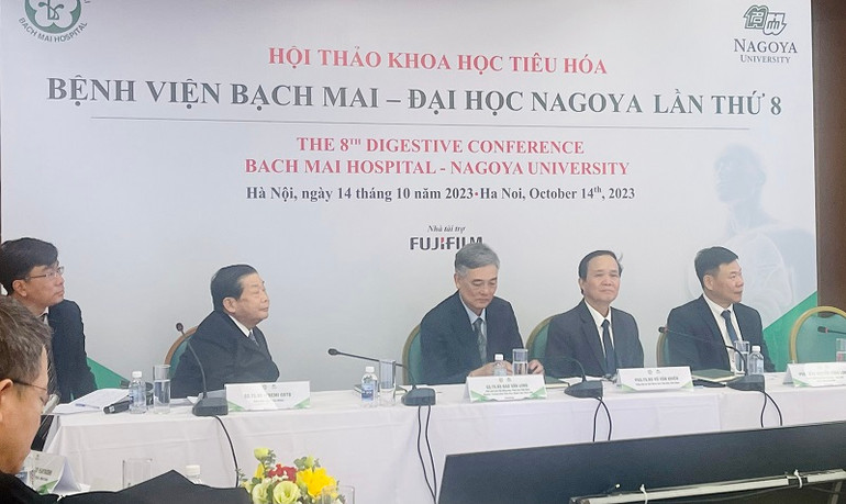 Các chuyên gia hàng đầu trong lĩnh vực tiêu hóa trong và ngoài nước tham dự hội thảo.