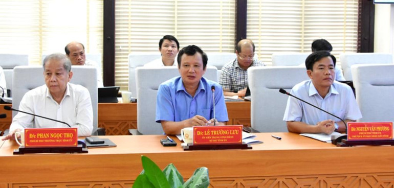 Lãnh đạo tỉnh Thừa Thiên Huế đánh giá cao sự phát triển của các doanh nghiệp thành viên của Tập đoàn Dệt may Việt Nam tại Huế.