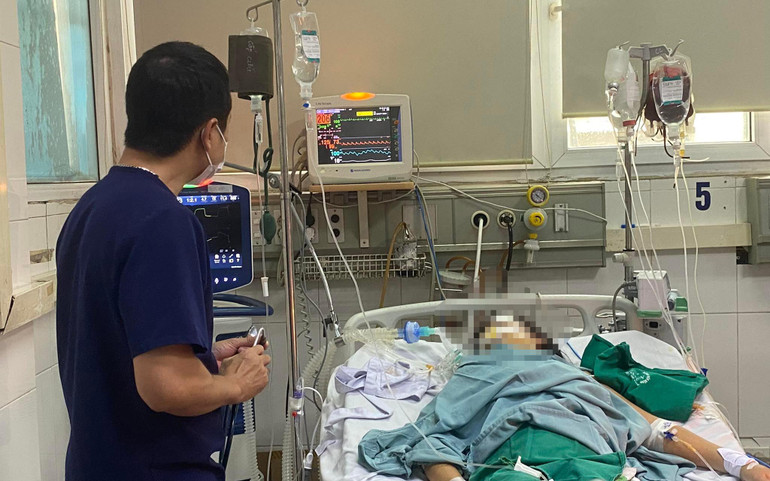 Bệnh nhân đang nằm điều trị tích cực tại bệnh viện.