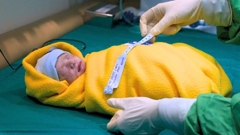 Bé trai chào đời ngày 26/4.