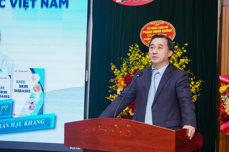 Giáo sư, Tiến sĩ Trần Văn Thuấn, Thứ trưởng Y tế phát biểu.