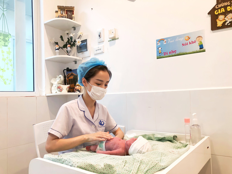 Trẻ được chăm sóc tích cực tại Bệnh viện Phụ sản Hà Nội.