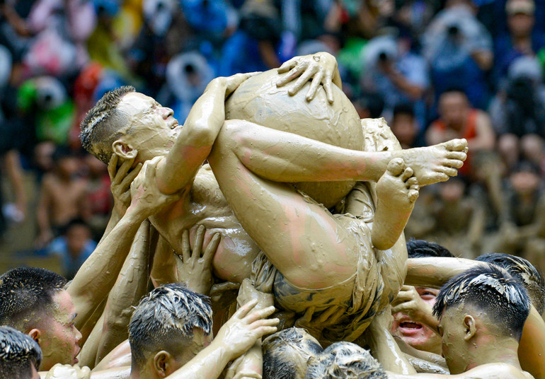 Trận đấu kịch tính, giằng co quyết liệt giữa hai giáp.