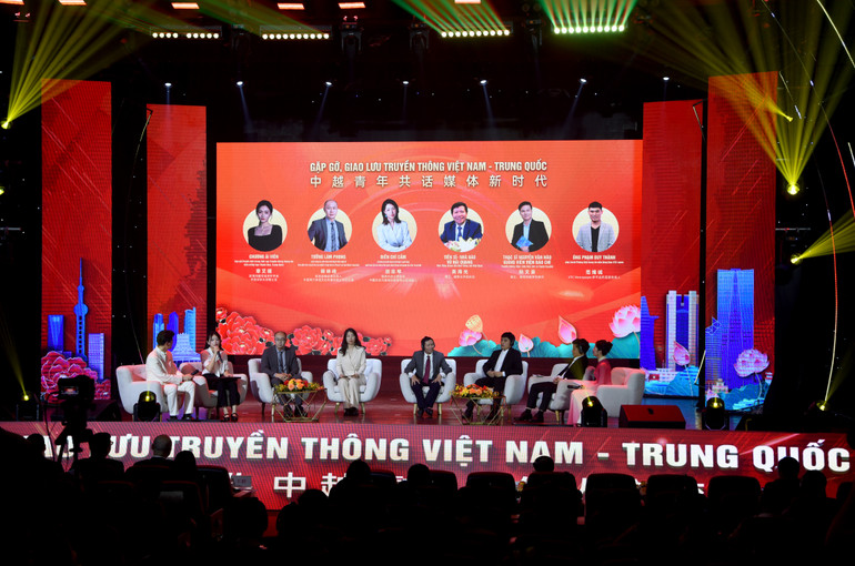 Giao lưu, tọa đàm với chủ đề “Thanh niên Việt-Trung trong thời đại truyền thông số" thu hút sự quan tâm của nhiều bạn trẻ.